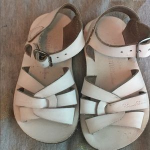 ADORABLE WHITE SANDALS